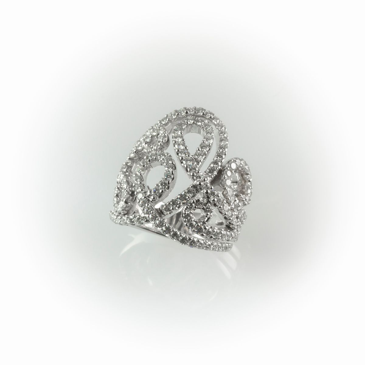 Anello a Fascia Recarlo Realizzato in Oro Bianco e Fantasia Diamanti