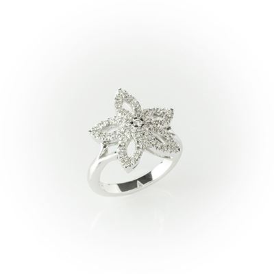 Anello Realizzato in Oro Bianco a Tema Floreale con Diamanti Bianchi Taglio Brillante