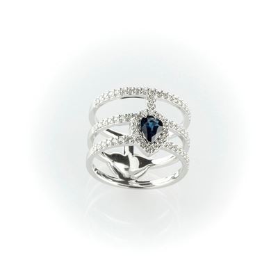 Anello a Fascia in Oro Bianco con Diamanti Bianchi e Zaffiro Blu Centrale Taglio a Goccia
