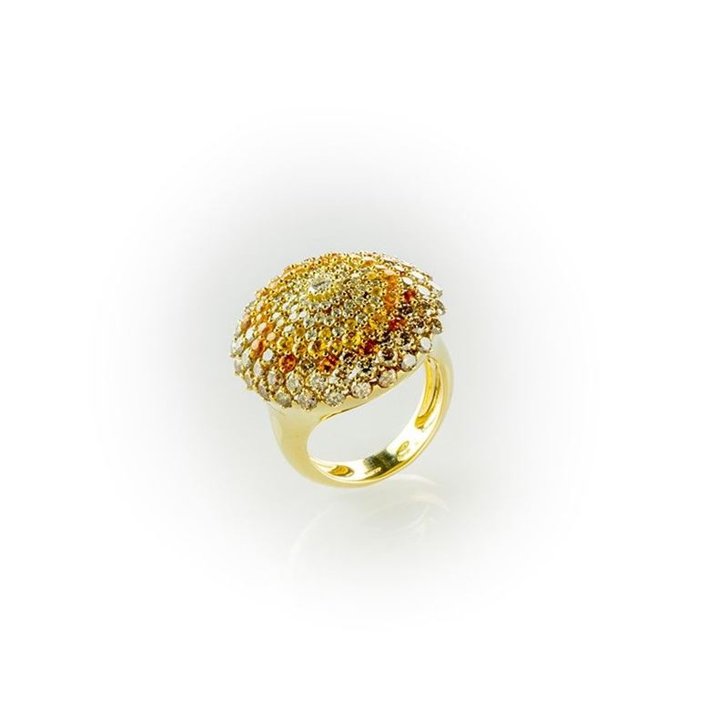 Anello Salvini in Oro Giallo Realizzato con Particolare Pavè di Diamanti Brown di Più Sfumature d...