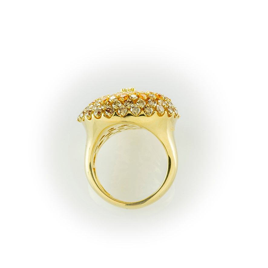 Anello Salvini in Oro Giallo Realizzato con Particolare Pavè di Diamanti Brown di Più Sfumature d...