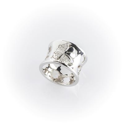 Anello a Fascia in Oro Bianco Salvini con Particolare Decorazione a Quadrifoglio Impreziosita da ...