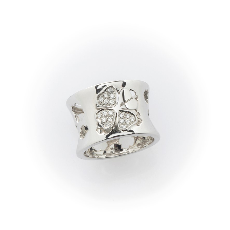 Anello a Fascia in Oro Bianco Salvini con Particolare Decorazione a Quadrifoglio Impreziosita da ...