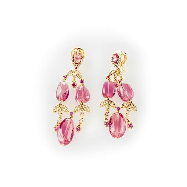 Orecchini pendenti Gismondi  in oro rosa con diamanti fancy brown, topazi rosa e zaffiri rosa