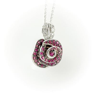 Girocollo Gismondi con Pendente a Forma di Rosa in Oro Bianco con Diamanti e Zaffiri Rosa Taglio ...
