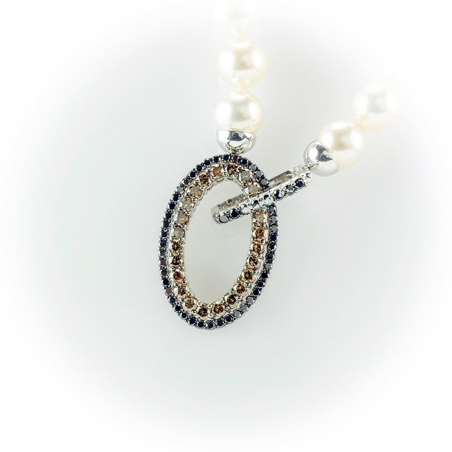 Collana di Perle Coltivate Giapponesi e Fermezza in Oro Bianco con Diamanti Brown e Neri