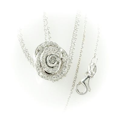 Girocollo con Pendente a Forma di Rosa in Oro Bianco con Diamanti Bianchi Taglio Brillante