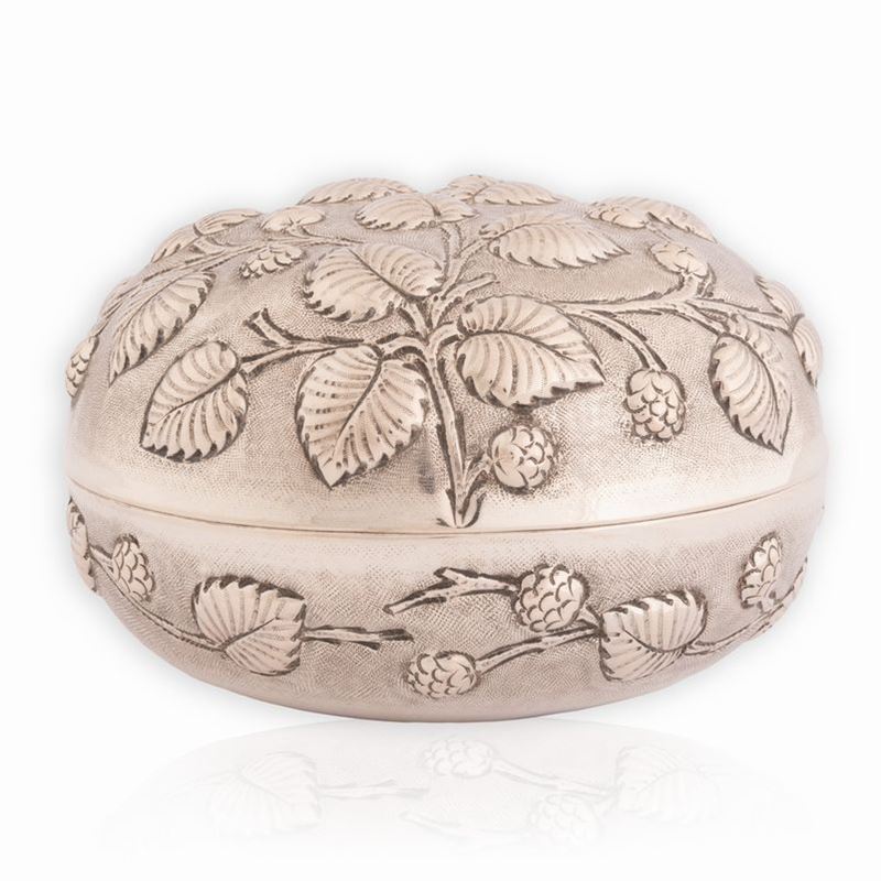 Scatola in Argento Buccellati Porta Bon Bon con Coperchio Cesellato con Foglie di Fragola