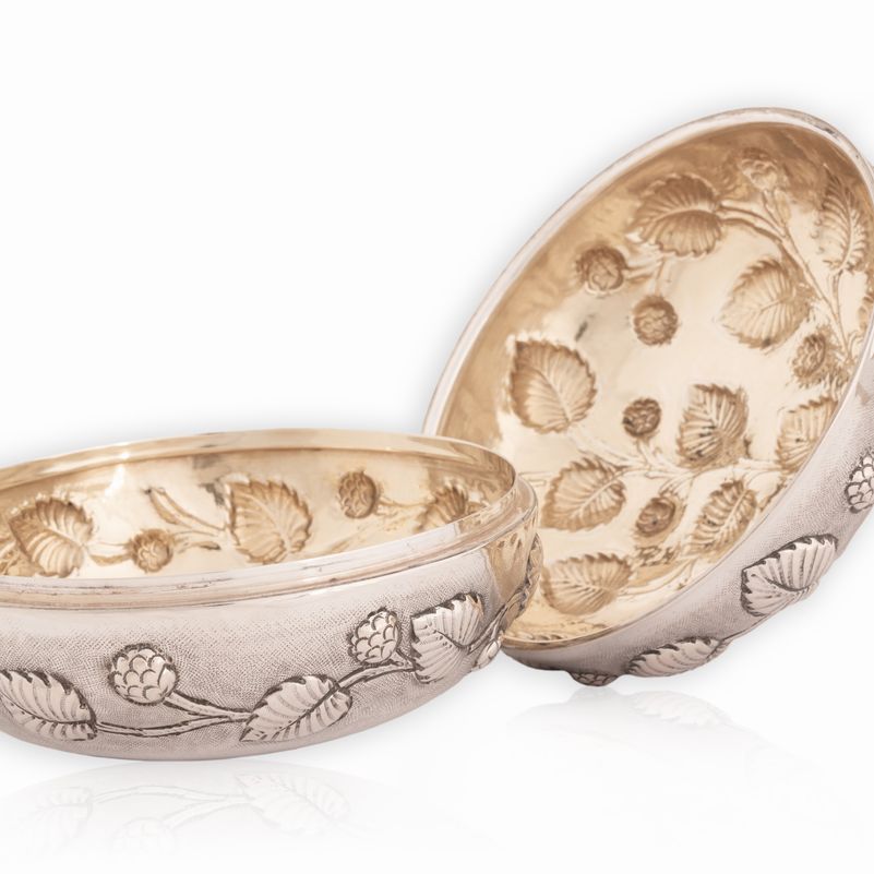 Scatola in Argento Buccellati Porta Bon Bon con Coperchio Cesellato con Foglie di Fragola