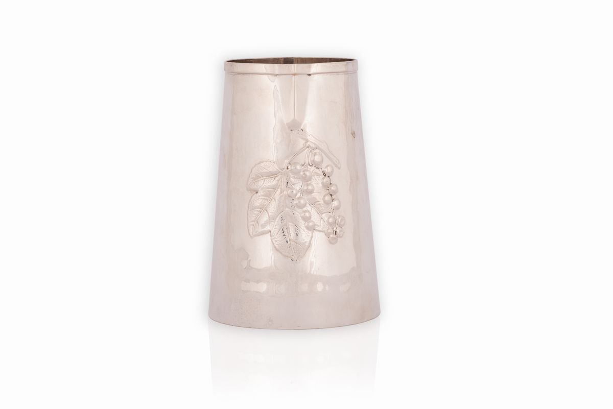 Piccola Brocca in Argento 925/000 Brandimarte con Sbalzo Raffigurante Grappolo D'uva