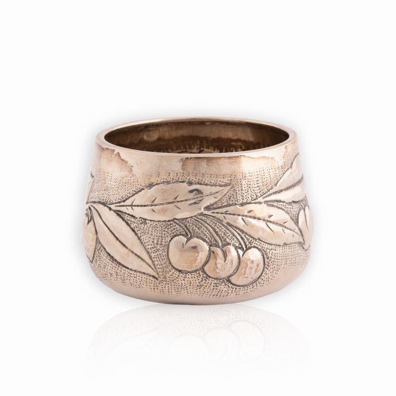 Piccolo Cache-pot in Argento Brandimarte Cesellato con Ciliege