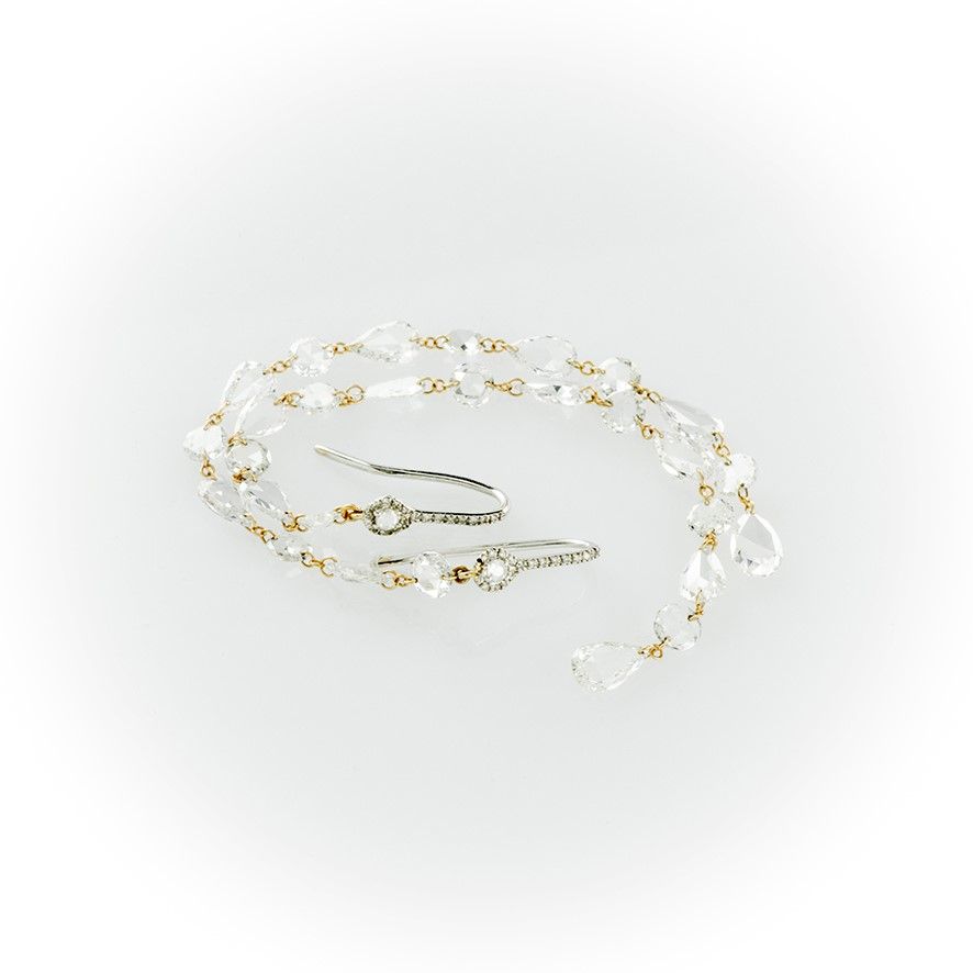 Orecchini in Oro Bianco Gismondi Pendenti con Chiusura a Gancio Impreziosita da Pavè di Diamanti ...