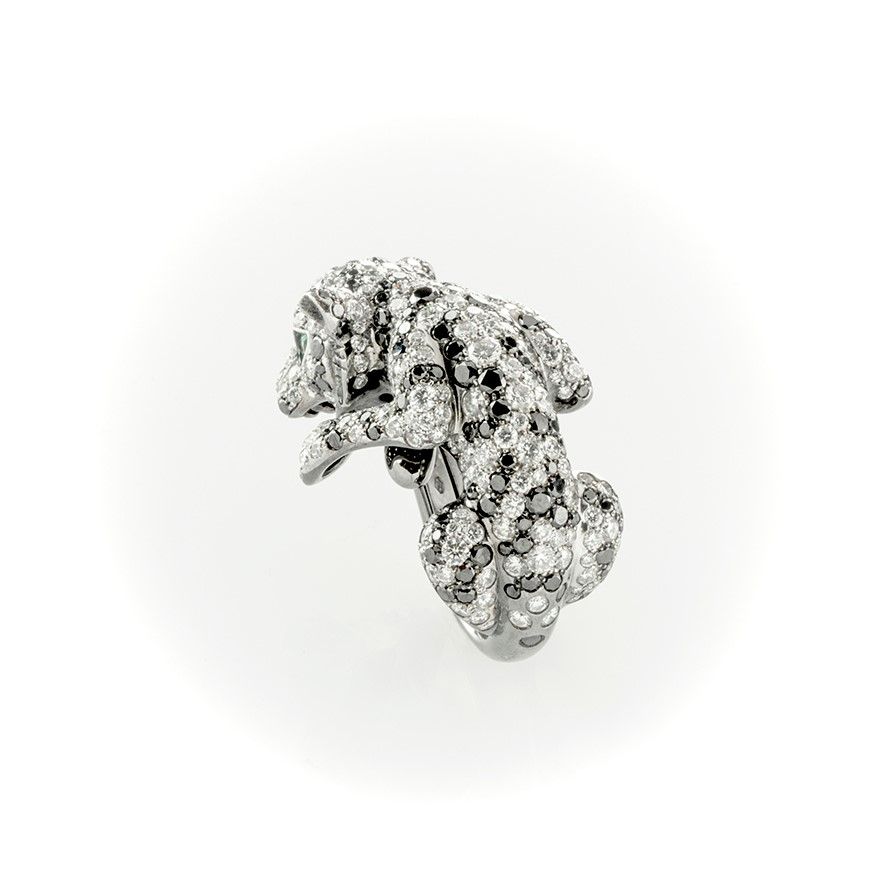 Anello Gismondi Leopardo in Oro Bianco Brunito con Diamanti Bianchi, Diamanti Neri e Smeraldi
