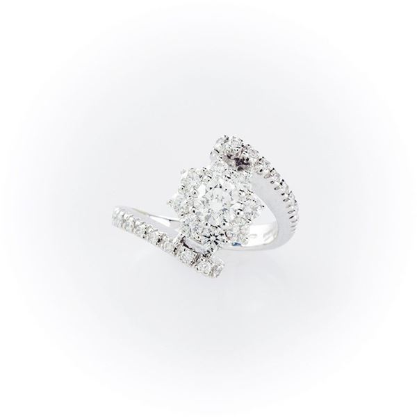 Patterned ring with a central diamond surrounded by brilliant cut diamonds. Ring opposing with brilliant cut white diamond pavè.