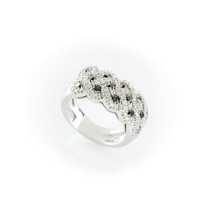 Anello Fantasia Recarlo in Oro Bianco con Diamanti Neri Inseriti in una Fascia Intrecciata di Pav...