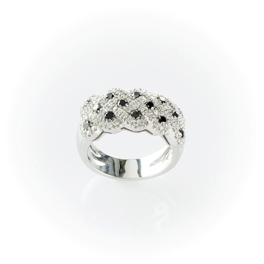 Anello Fantasia Recarlo in Oro Bianco con Diamanti Neri Inseriti in una Fascia Intrecciata di Pav...
