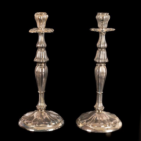 Coppia di candelieri in argento