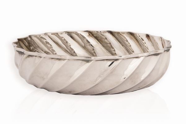 Centrotavola in argento di forma circolare  - Asta Asta 13: Gioielli e Preziosi - Gliubich Casa d'Aste