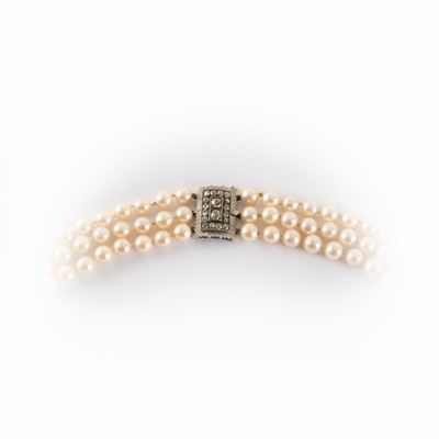 Collana in Perle Giapponesi a Tre Fili con Chiusura in Diamanti