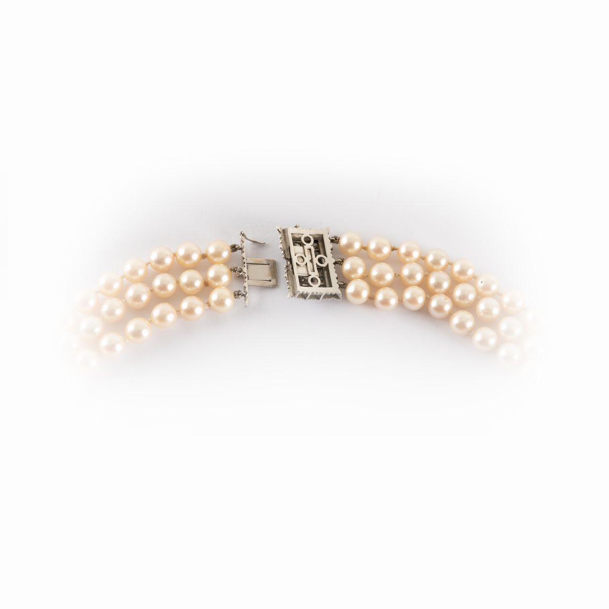 Collana in Perle Giapponesi a Tre Fili con Chiusura in Diamanti