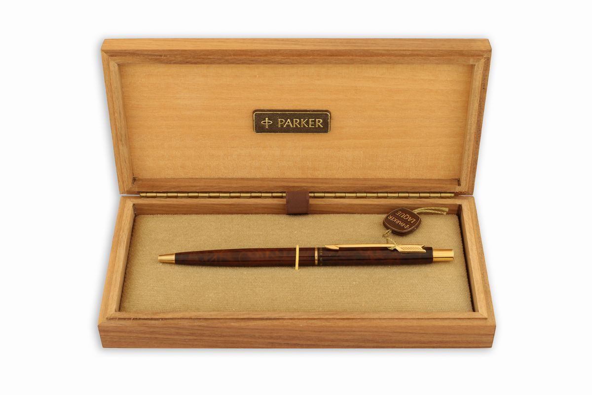 Penna a Sfera Laccata Parker Laque in Scatola in Legno di Thuja