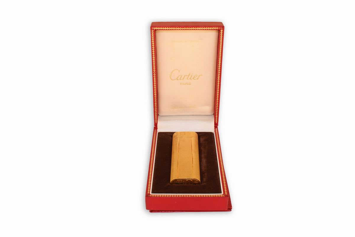 Accendino Cartier Laminato in Oro con Motivo Zigrinato