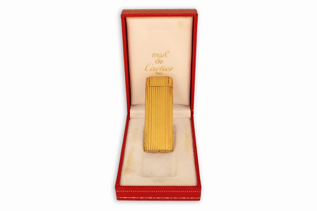 Accendino Cartier Laminato in Oro con Filettatura Verticale