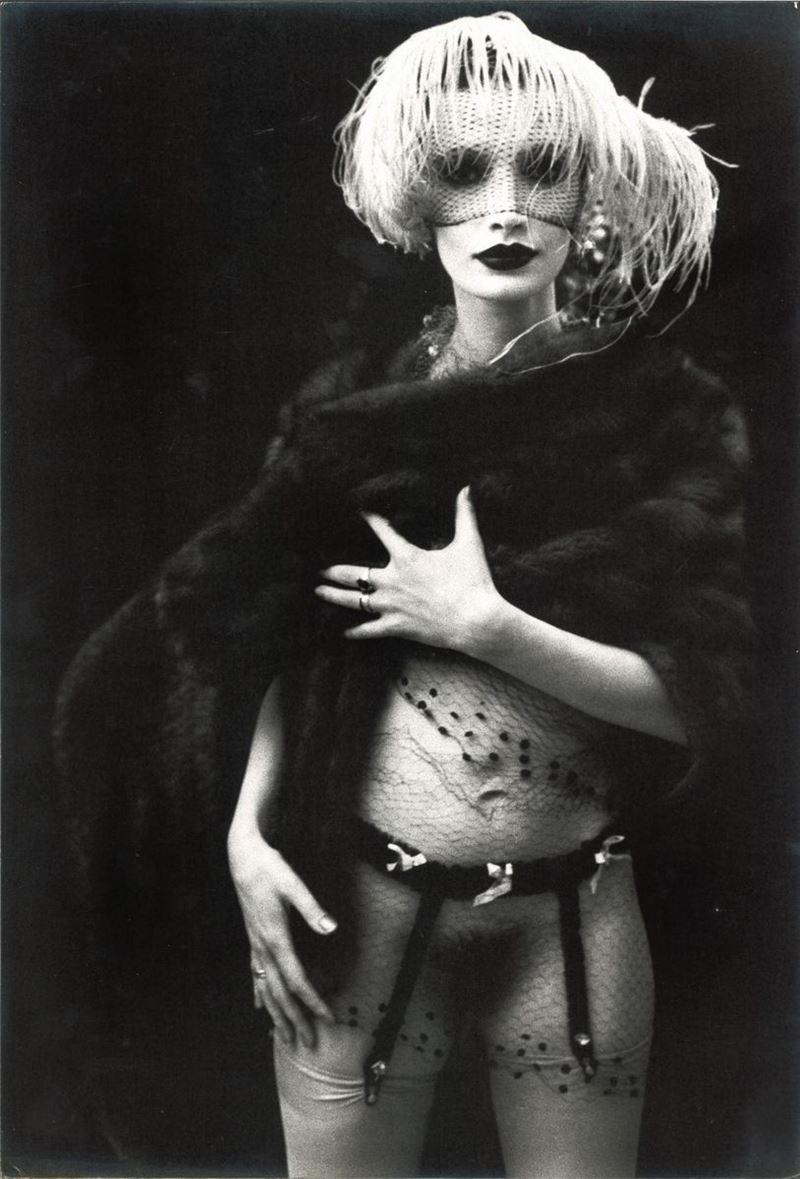 Irina Ionesco - Modella con Piume