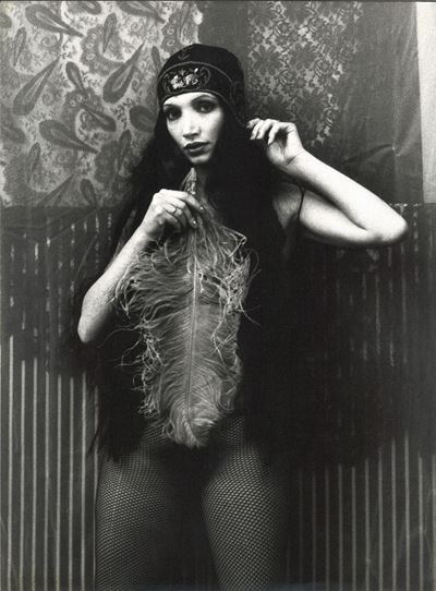 Femme À la Plume
