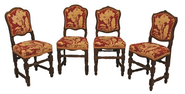 Lotto di 4 sedie a rocchetto in noce. Seduta e schienale con tappezzeria rossa a motivi vegetali