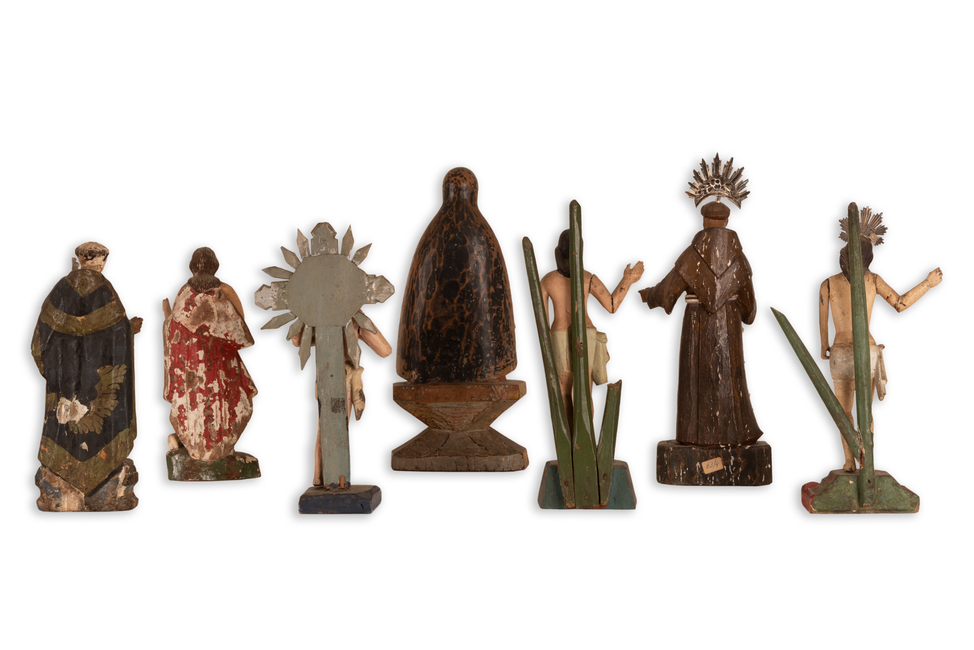 Lotto di 7 statuine in legno policromo con soggetti e misure diverse, Portogallo, XVI/XVII secolo