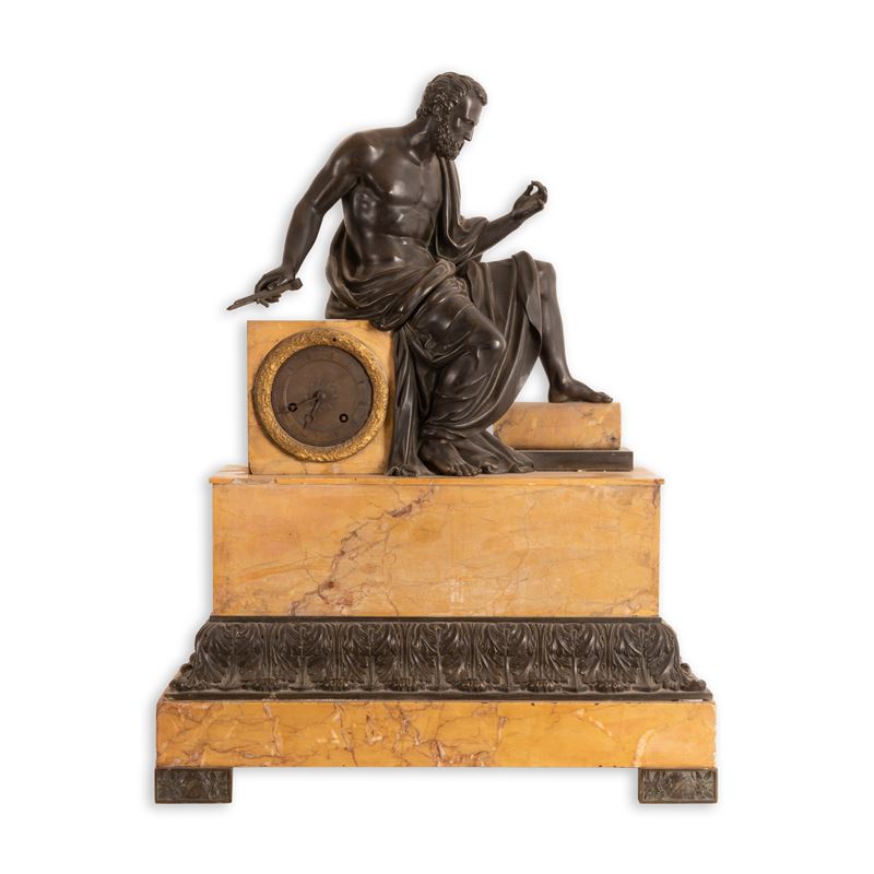 Grande orologio XIX secolo in marmo di Siena giallo con quadrante e numeri romani e doppia carica...