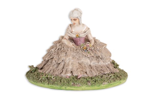 Antica porcellana Capodimonte Luigi Fabris, Damina seduta 