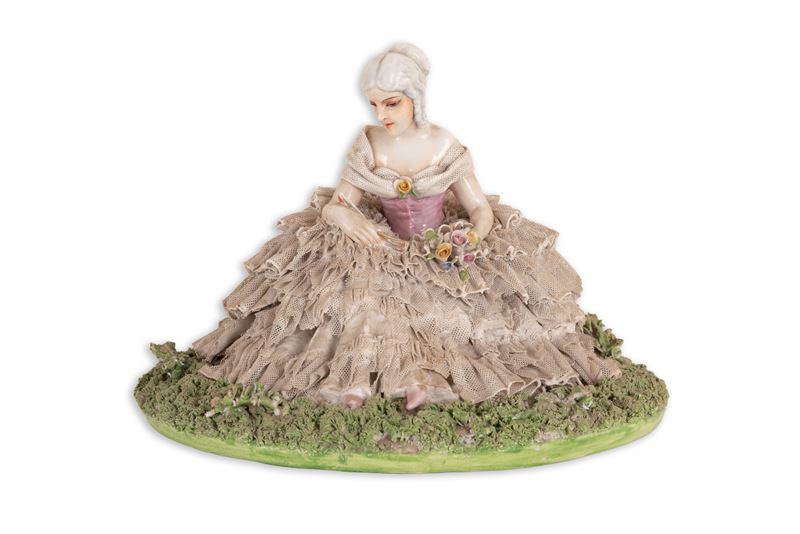 Antica Porcellana Capodimonte Luigi Fabris, Damina Seduta