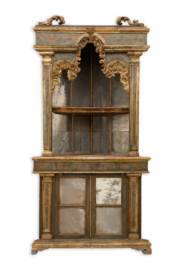 Antica credenza a doppio corpo angolare, Napoli, XVIII secolo