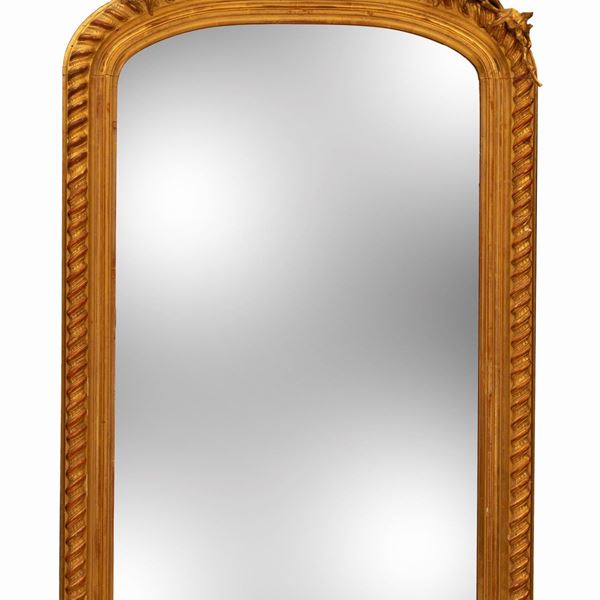 Specchiera caminiera in legno dorato con cimasa centinata