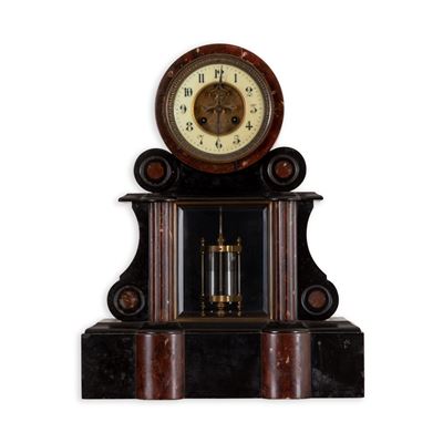 Orologio da Camino Napoleone III in Marmo Nero di Belgio e Rosso di Francia Vincentii & Cie Medai...