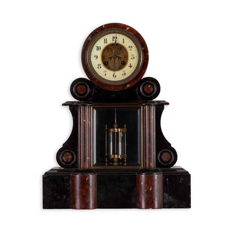 Orologio da Camino Napoleone III in Marmo Nero di Belgio e Rosso di Francia Vincentii & Cie Medai...