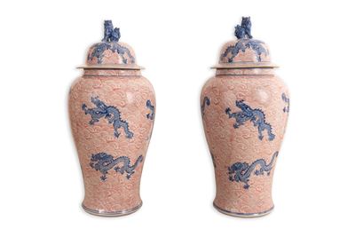 Coppia di Grandi Vasi Cinesi con Decori a Dragi Tianqiuping