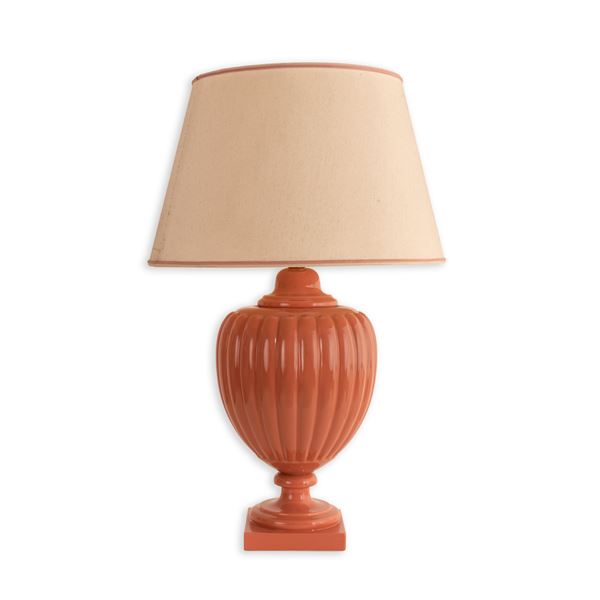Lampada in ceramica dipinta con paralume