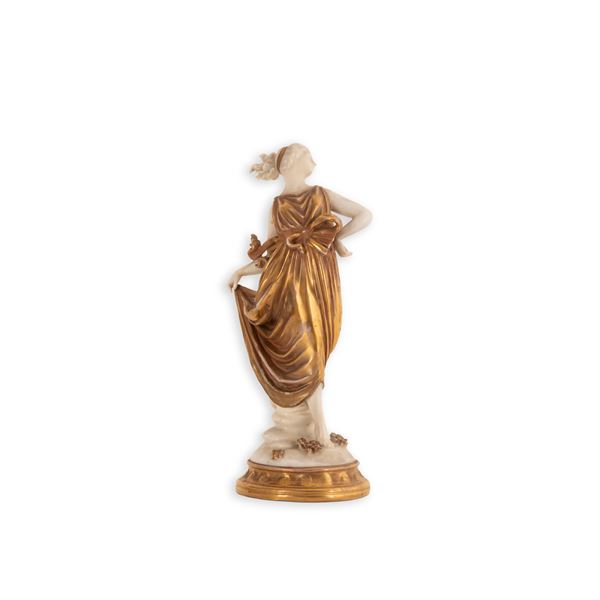 Vestale in ceramica di Capodimonte bianca e oro