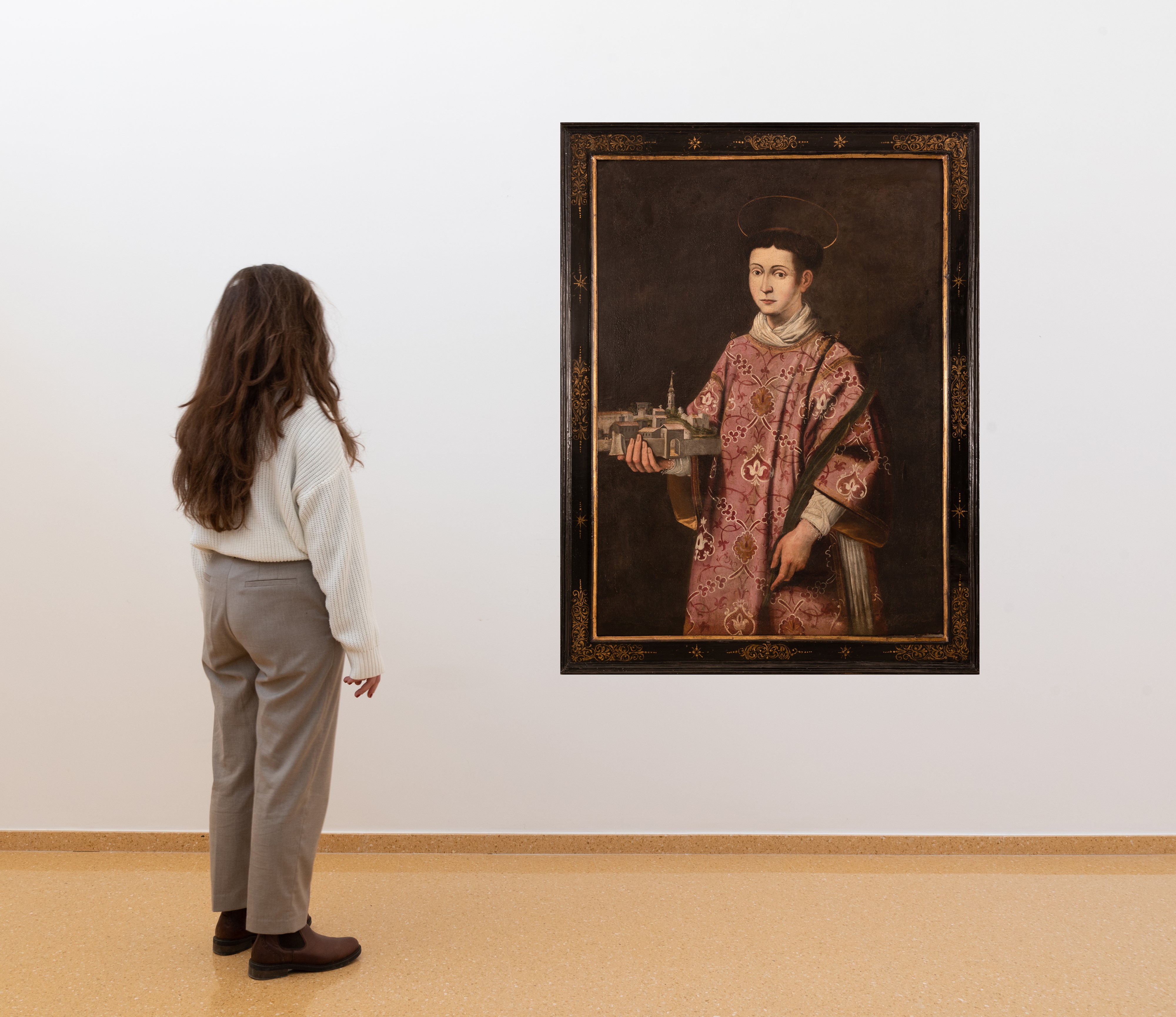 San Massimo reca in mano la città de L'Aquila