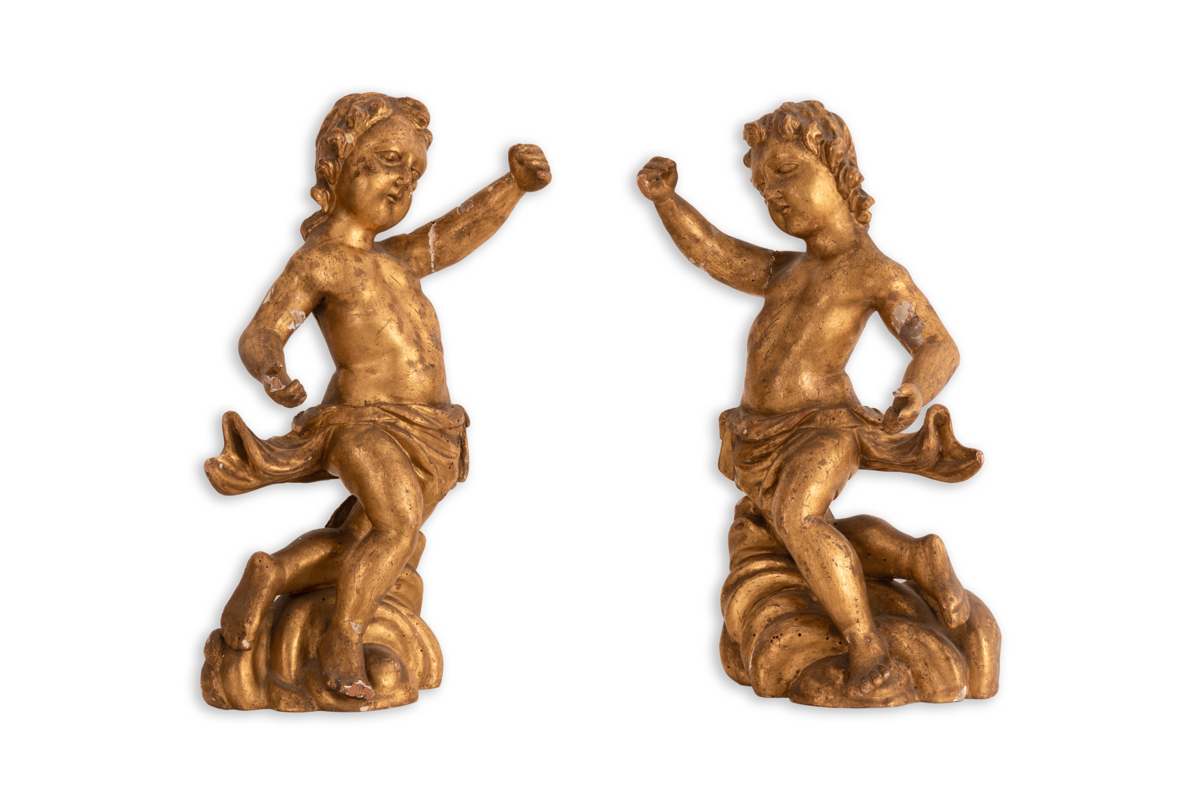 Coppia di putti reggicandela in legno dorato