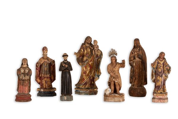 Lotto di 7 statuine in legno policromo con soggetti e misure diverse, Portogallo, XVI/XVII secolo