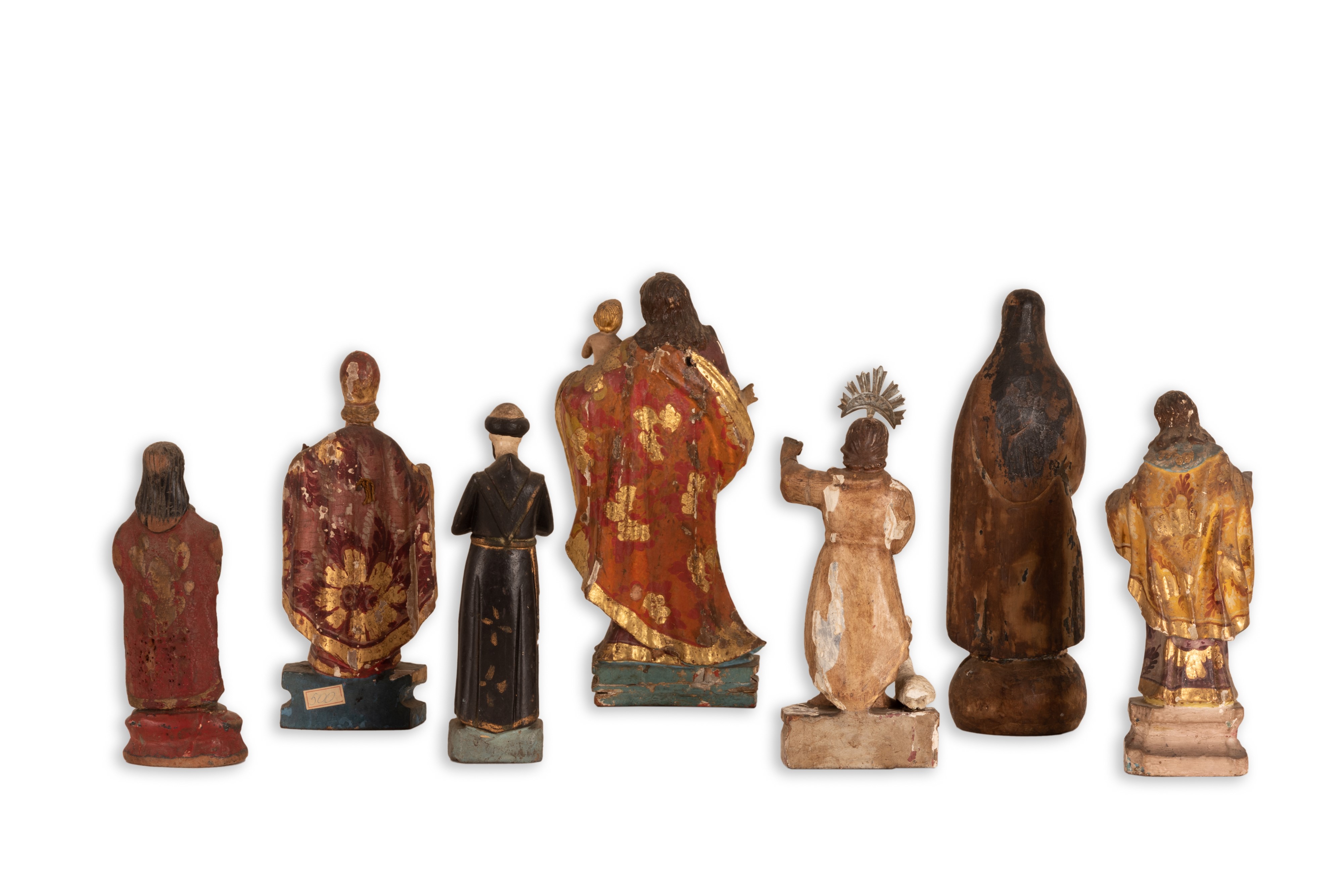 Lotto di 7 statuine in legno policromo con soggetti e misure diverse, Portogallo, XVI/XVII secolo