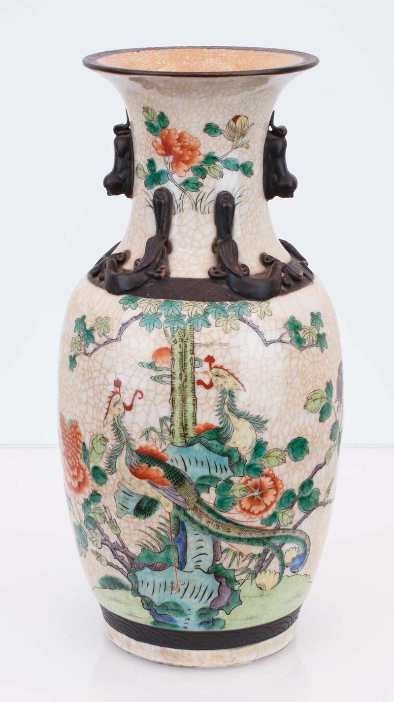 Vaso Nanking Decorato con Pavoni e Fiori. Cina, XIX Secolo