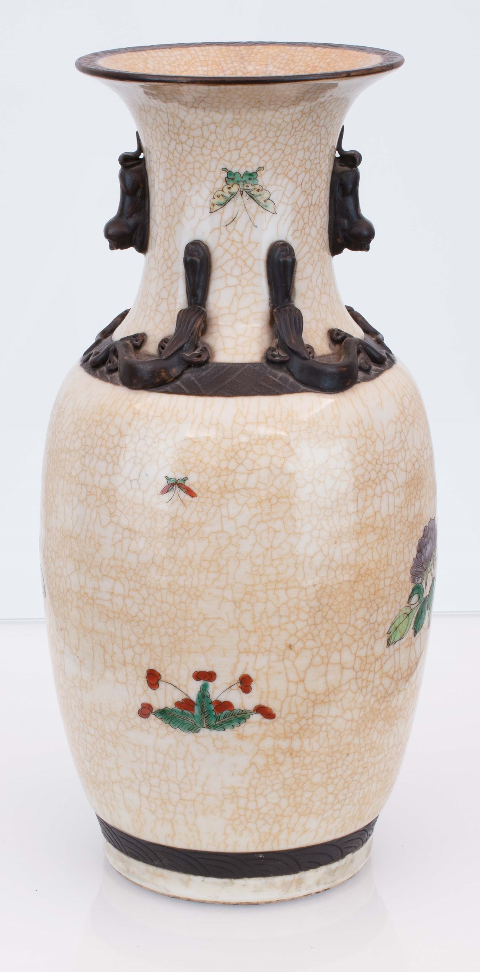 Vaso Nanking Decorato con Pavoni e Fiori. Cina, XIX Secolo