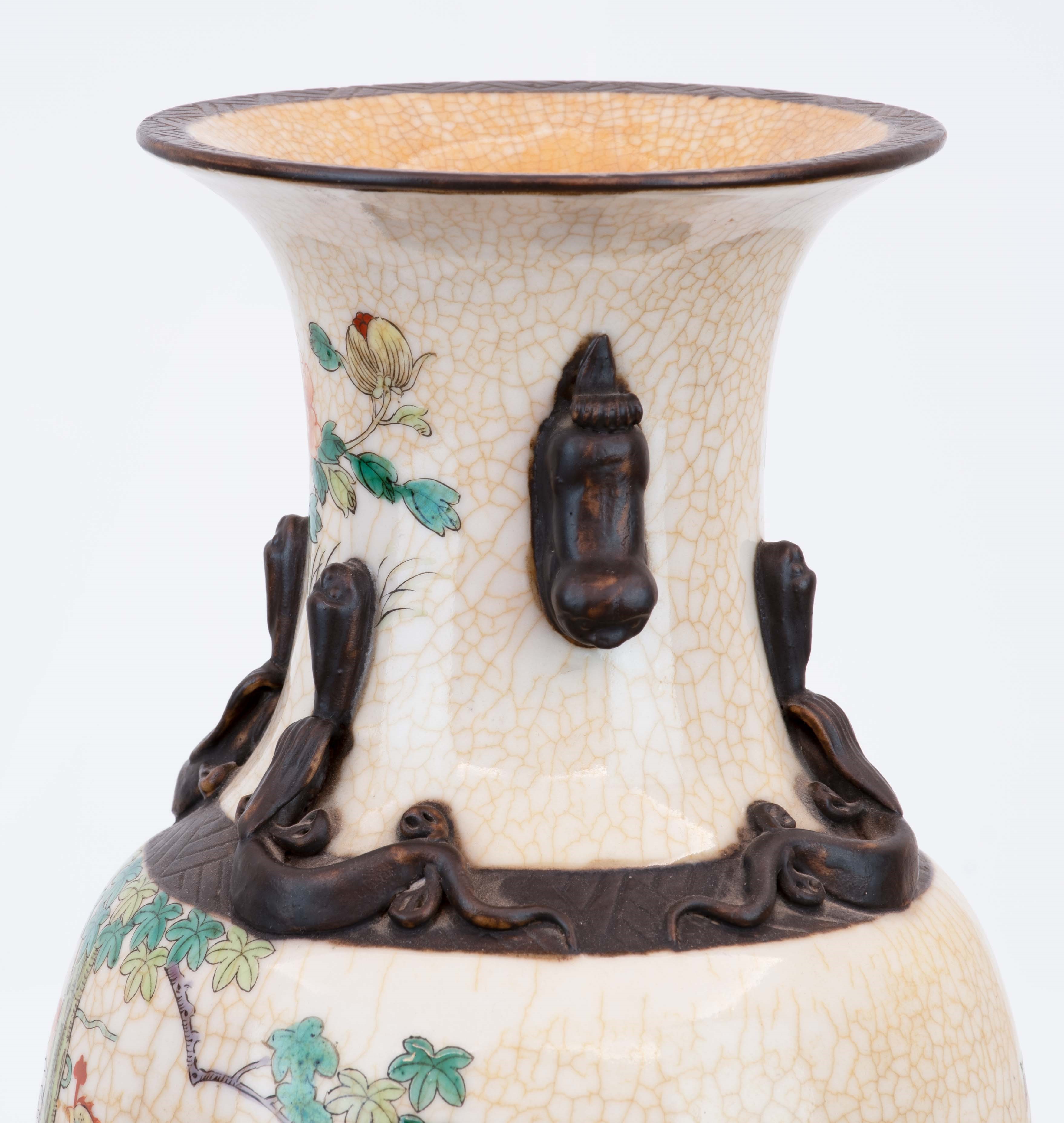 Vaso Nanking Decorato con Pavoni e Fiori. Cina, XIX Secolo