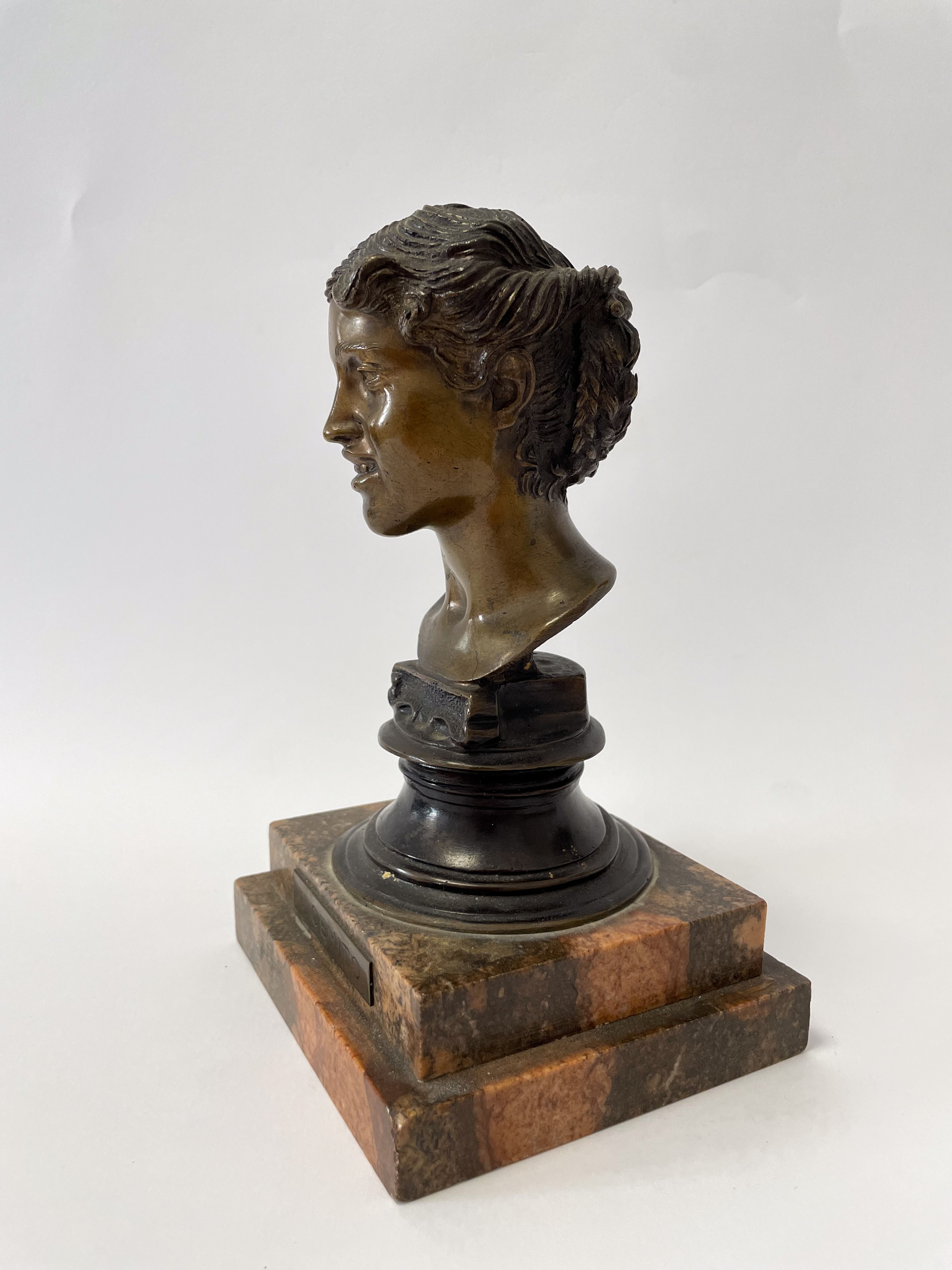 Vincenzo Gemito - Scultura Raffigurante Volto Femminile su Base di Marmo