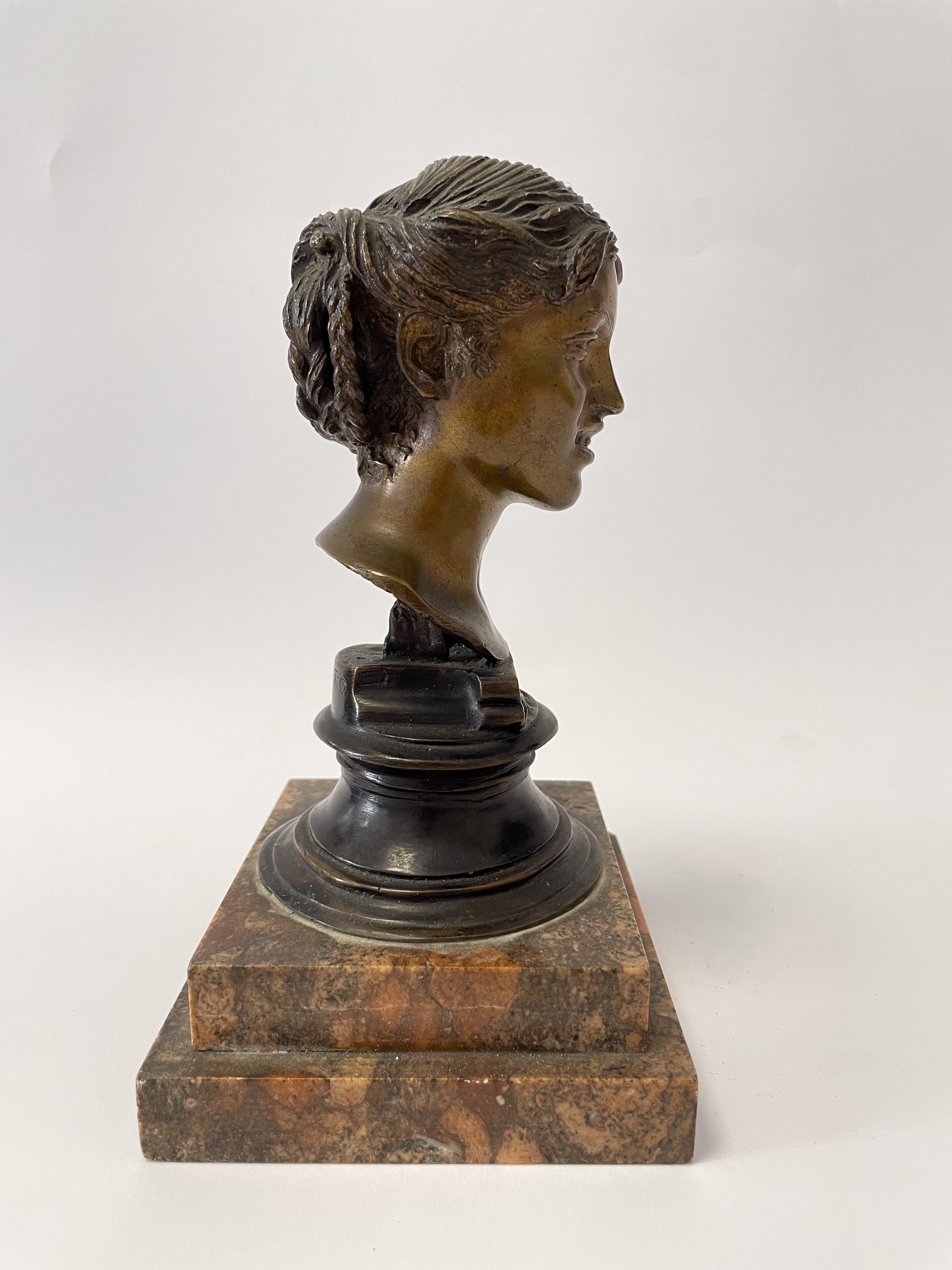 Vincenzo Gemito - Scultura Raffigurante Volto Femminile su Base di Marmo